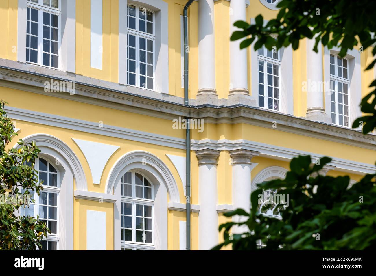 Bonn, Germania - 22 maggio 2023: Veduta del Palazzo Poppelsdorf, un Museo Mineralogico e un Giardino Botanico a Bonn, Germania Foto Stock