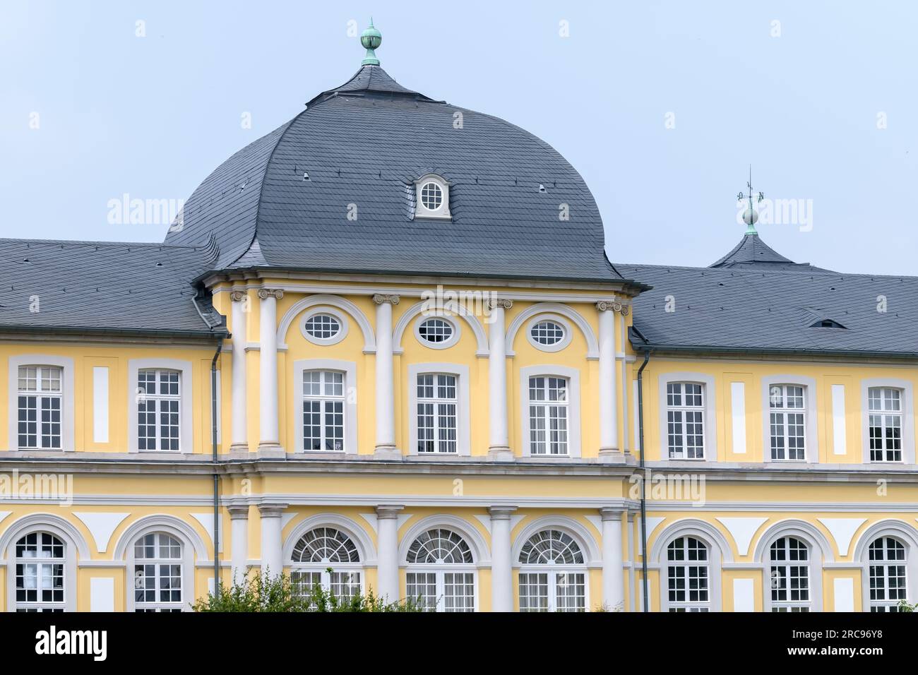Bonn, Germania - 22 maggio 2023: Veduta del Palazzo Poppelsdorf, un Museo Mineralogico e un Giardino Botanico a Bonn, Germania Foto Stock