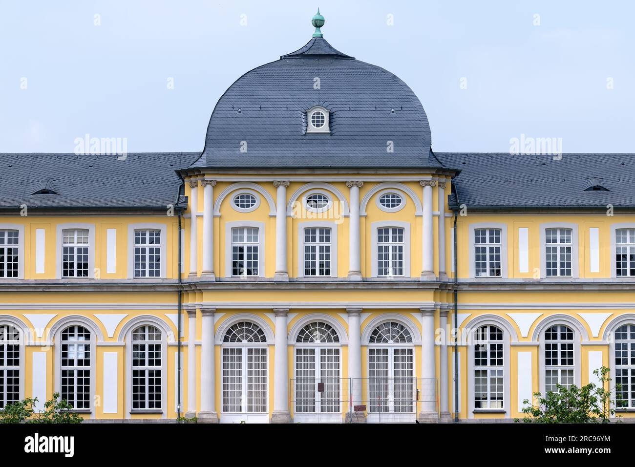 Bonn, Germania - 22 maggio 2023: Veduta del Palazzo Poppelsdorf, un Museo Mineralogico e un Giardino Botanico a Bonn, Germania Foto Stock