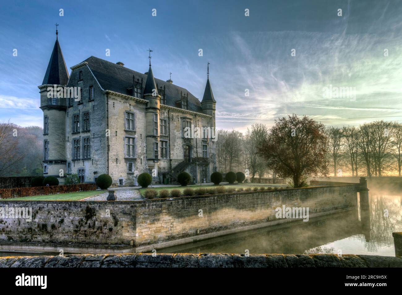 DAS Wasserschloss Schaloen in Valkenburg aan de Geul im Morgenlicht, Olanda, Niederlande, Europa. Foto Stock