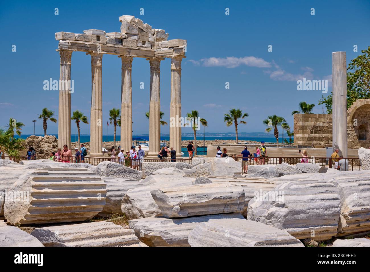 Apollon Tempel in den Ruinen der roemischen Stadt Side, Antalya, Türkei |Tempio di Apollo in rovine della città romana di Side, Antalya, Turchia| Foto Stock