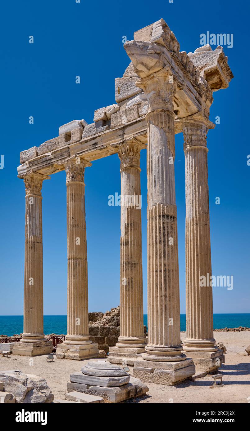 Apollon Tempel in den Ruinen der roemischen Stadt Side, Antalya, Türkei |Tempio di Apollo in rovine della città romana di Side, Antalya, Turchia| Foto Stock