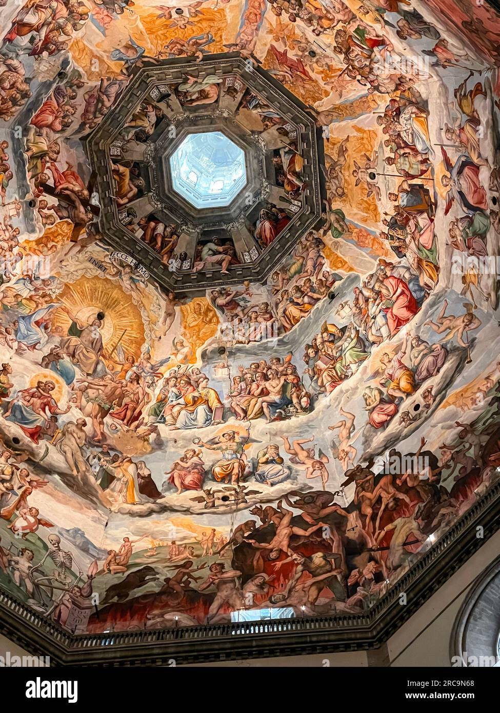 Firenze, Italia - 6 aprile 2022: Dettaglio interno dal Duomo di Firenze, Cattedrale di Santa Maria del Fiore a Firenze. L'edificio era Foto Stock