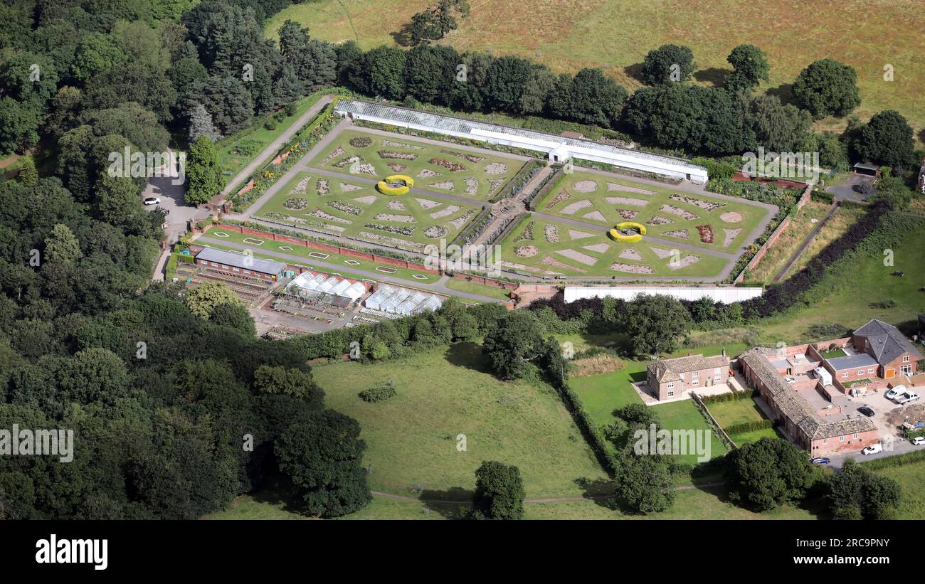 Vista aerea del giardino murato a Temple Newsam vicino Leeds, West Yorkshire Foto Stock