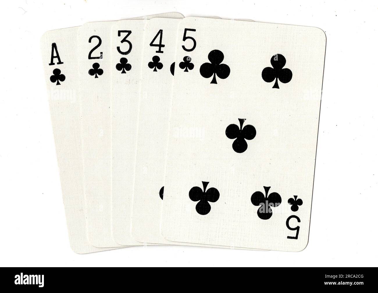 Carte da gioco vintage che mostrano un flusso di mazze su sfondo bianco  Foto stock - Alamy