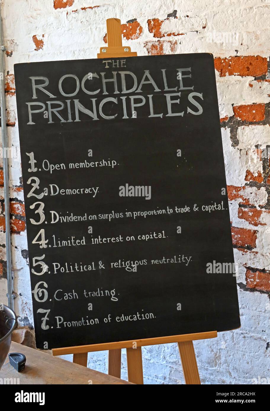 The Rochdale Co-Op 7 Principles, from the Rochdale Pioneers, Toad Lane, Lancs, England, UK, OL12 0NU Foto Stock