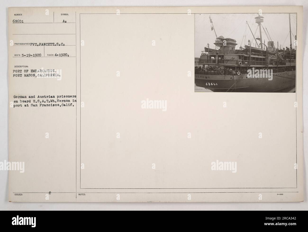 Prigionieri tedeschi e austriaci a bordo del monte U.S.A.T Vernon nel porto di San Francisco, California. Questa fotografia, etichettata con il numero 68601, è stata scattata nell'aprile 1920 dalla PVT. Fancett.S.C₂. I prigionieri facevano parte del porto di imbarco a Fort Mason. Foto Stock