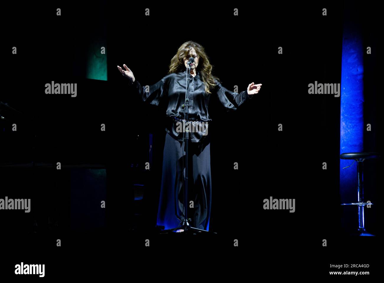 Ostia Antica, Italia. 12 luglio 2023. La cantante italiana Carla Bissi, alias Alice, durante il concerto 'eri con me: Alice canta Battiato' al Teatro Romano di Ostia Antica, vicino Roma (foto di Matteo Nardone/Pacific Press) crediti: Pacific Press Media Production Corp./Alamy Live News Foto Stock