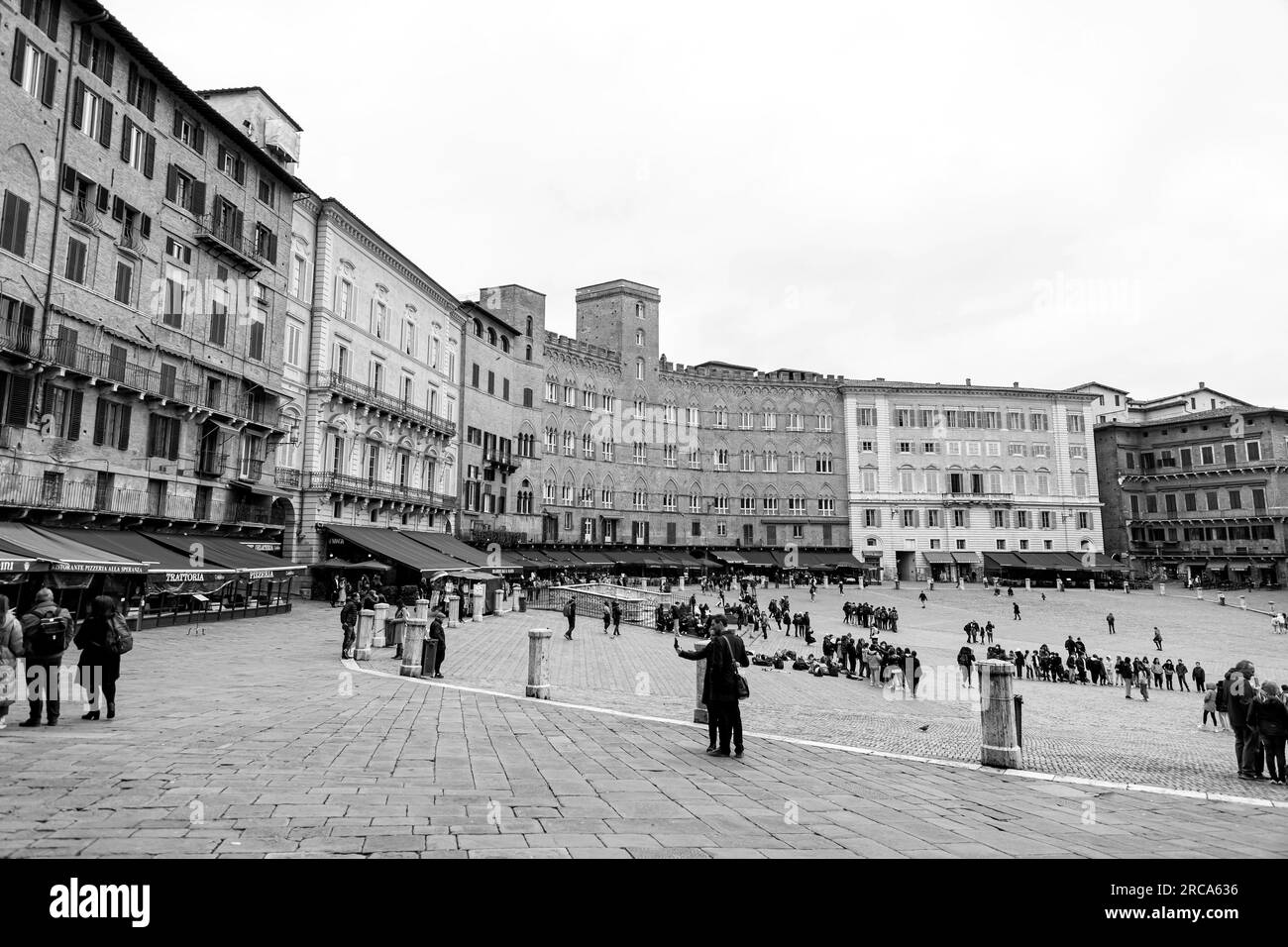 Siena, Italia - Apr 7, 2022: Piazza del campo, la piazza centrale di Siena, Toscana, Italia. Foto Stock