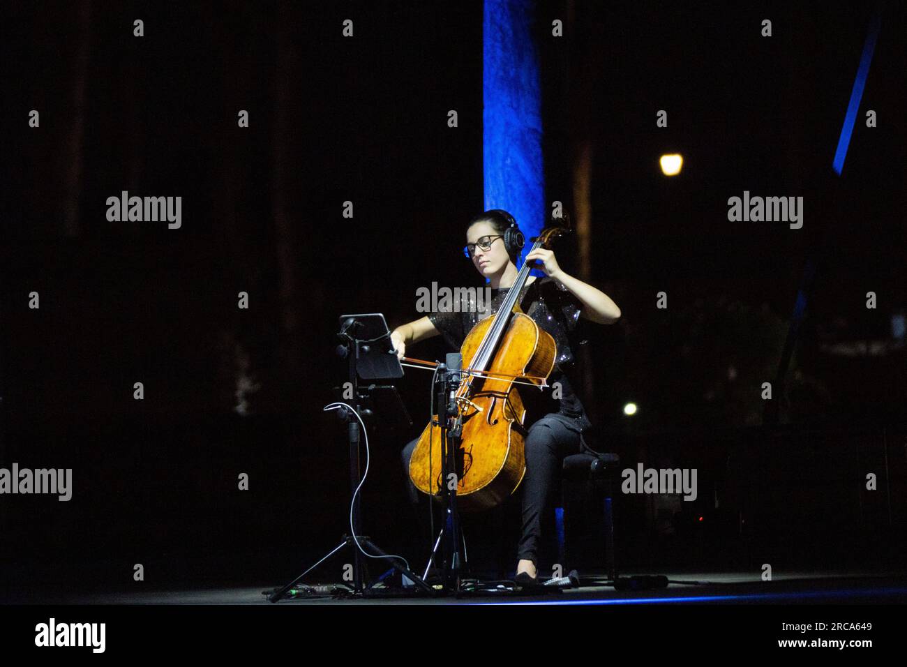 12 luglio 2023, Ostia Antica, Italia: La violoncellista chiara Trentin durante il concerto ''eri con me: Alice canta Battiato'' al Teatro Romano di Ostia Antica (Credit Image: © Matteo Nardone/Pacific Press via ZUMA Press Wire) SOLO USO EDITORIALE! Non per USO commerciale! Foto Stock