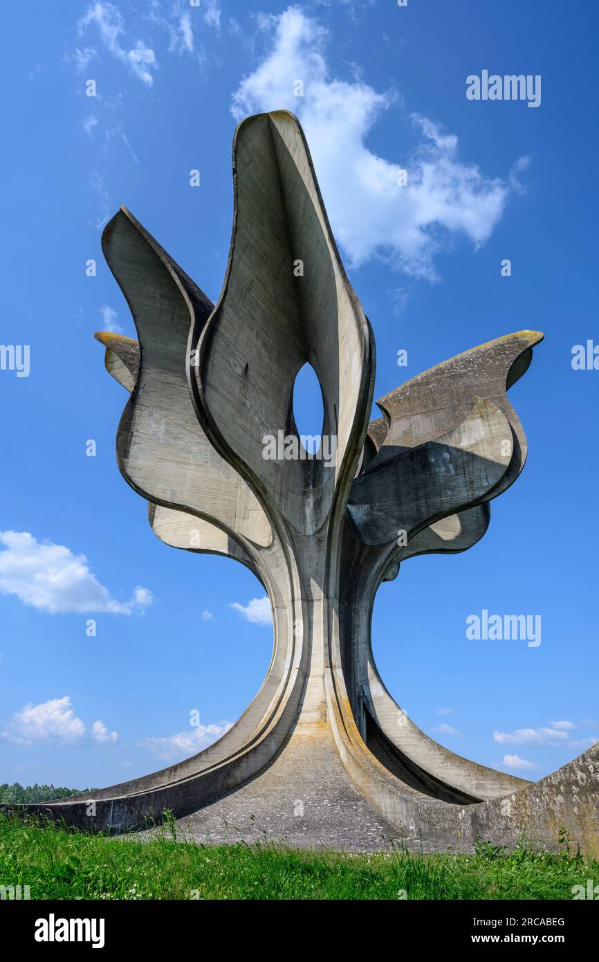 Il Memoriale nel sito del campo di concentramento gestito dal regime di Ustasa durante la seconda guerra mondiale a Jasenovac nel Parco naturale di Lonjsko Polje, Repubblica Foto Stock