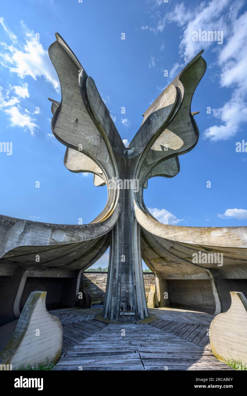 Il Memoriale nel sito del campo di concentramento gestito dal regime di Ustasa durante la seconda guerra mondiale a Jasenovac nel Parco naturale di Lonjsko Polje, Repubblica Foto Stock