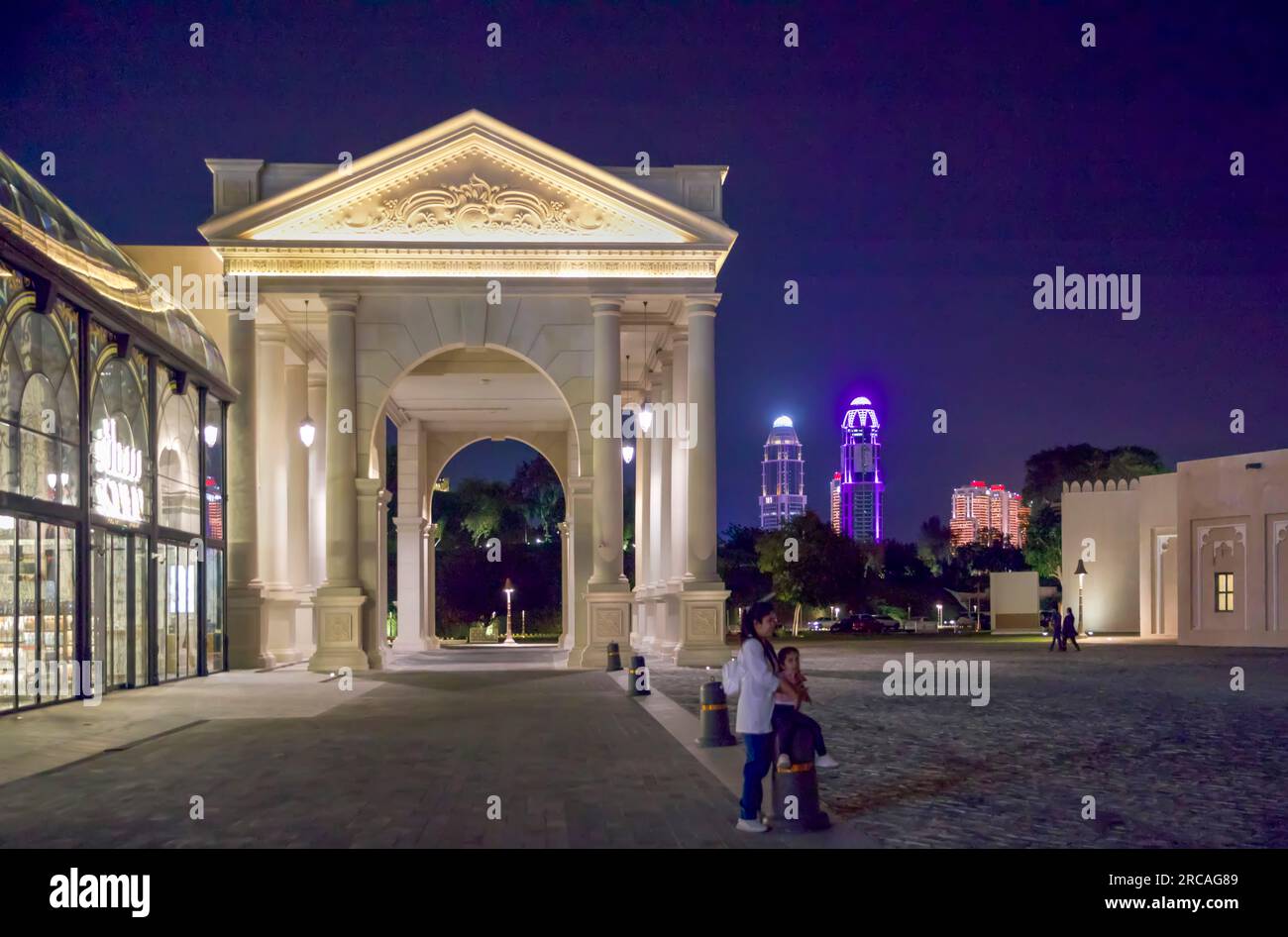 Centro commerciale Galerías Lafayettes, Doha, Qatar di notte Foto Stock