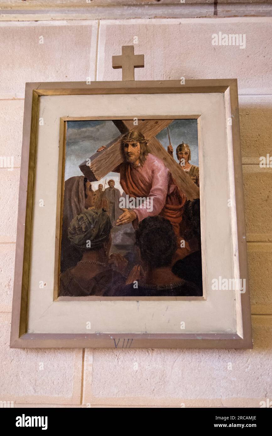 Stations of the Cross - Ottava stazione - dipinto ad olio dell'artista francese Andre Thiry nella chiesa di St Michel en Greve, Cotes-d'Armor, Bretagna, Francia. 10 luglio 2023. HOMER SYKES anni '2020 Foto Stock