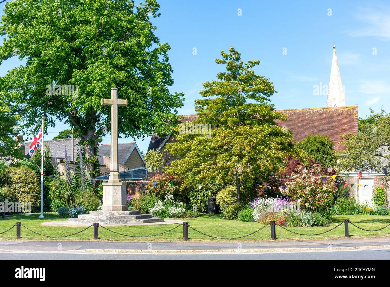 War Memorial on Green, Church Road, Bembridge, Isola di Wight, Inghilterra, Regno Unito Foto Stock