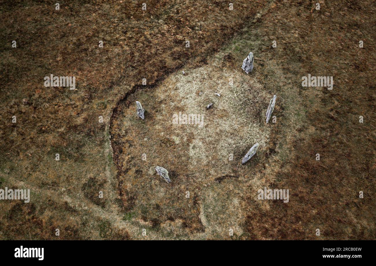 Circolo di pietra neolitica preistorica Garynahine, noto anche come Callanish IV Calanais IV Isola di Lewis, Ebridi esterne. Aereo, drone Foto Stock