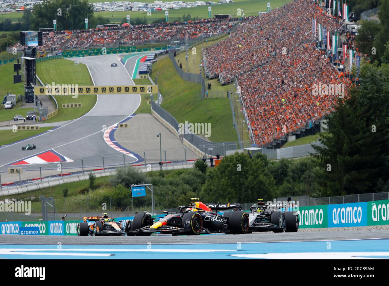 Spielberg, Austria. 2 luglio 2023. Formula 1 Rolex Gran Premio d'Austria al Red Bull Ring, Austria. Nella foto: N. 11 Sergio Perez (mex) di Oracle Red Bull Racing in Red Bull Racing RB19 durante la gara © Piotr Zajac/Alamy Live News Foto Stock