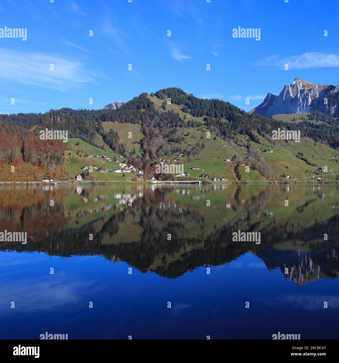 Giornata autunnale al lago Wagital Foto Stock