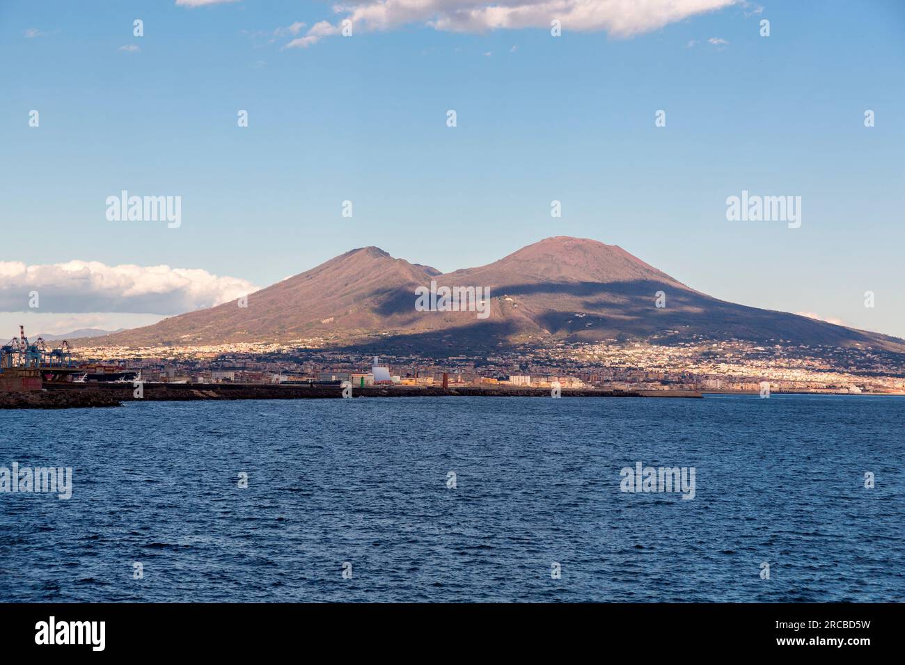 Il Vesuvio è uno stratovulcano somma situato sul Golfo di Napoli in Campania. Foto Stock