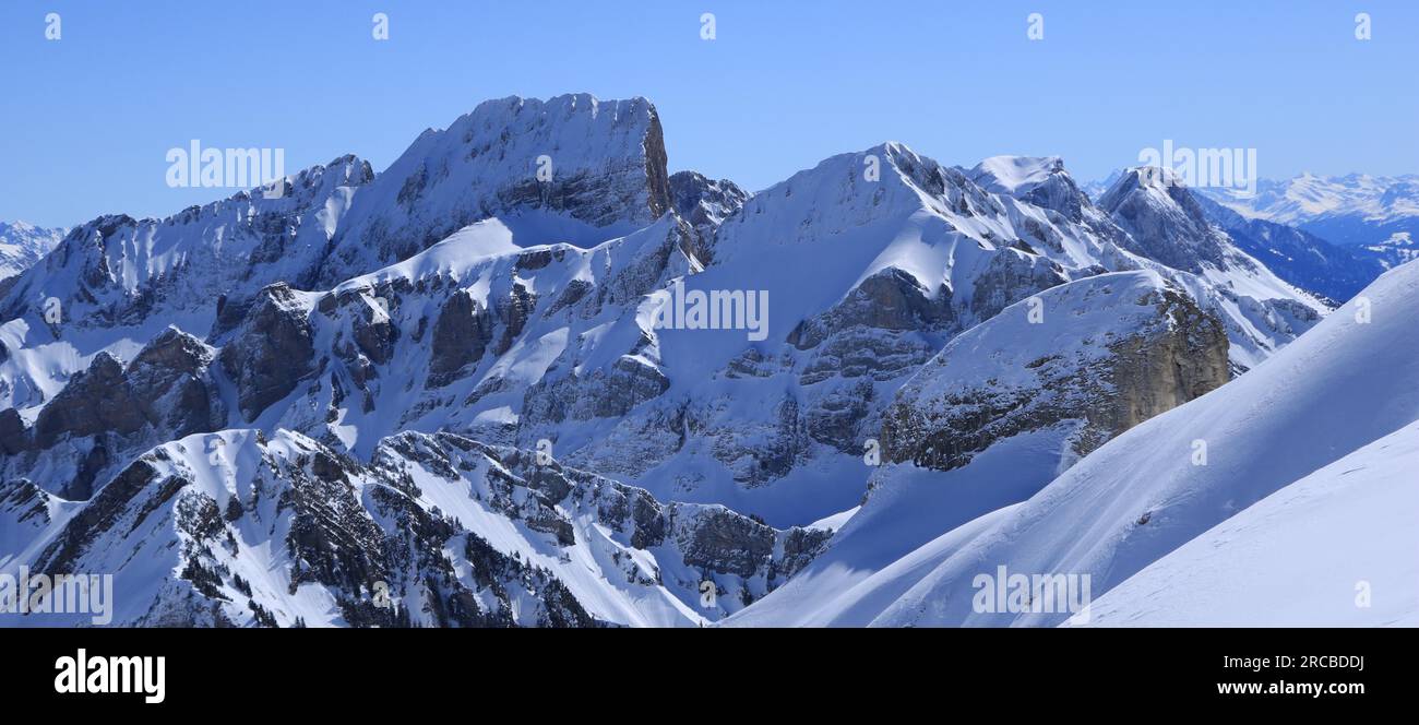 Montagne innevate viste da Chaeserrugg Foto Stock