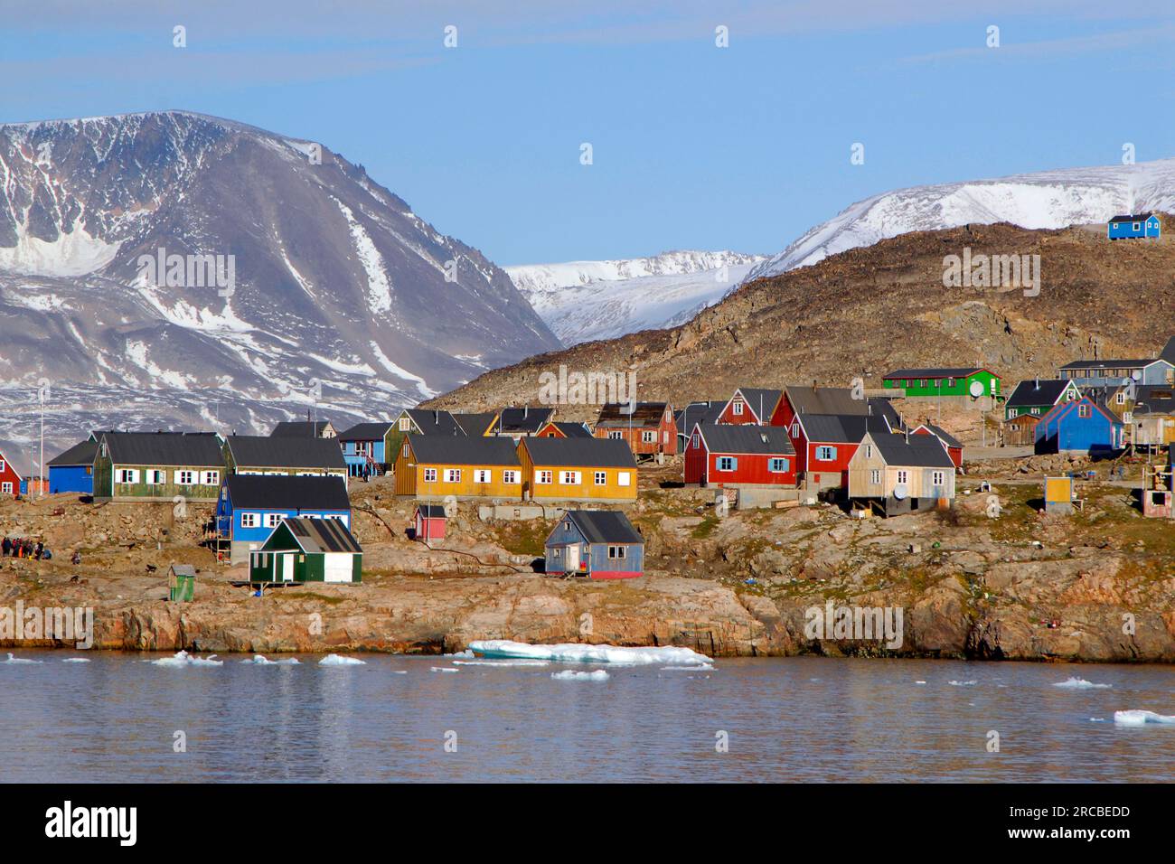 Case in legno colorate, Ittoqqortoormiit, Scoresbysund, Groenlandia Foto Stock