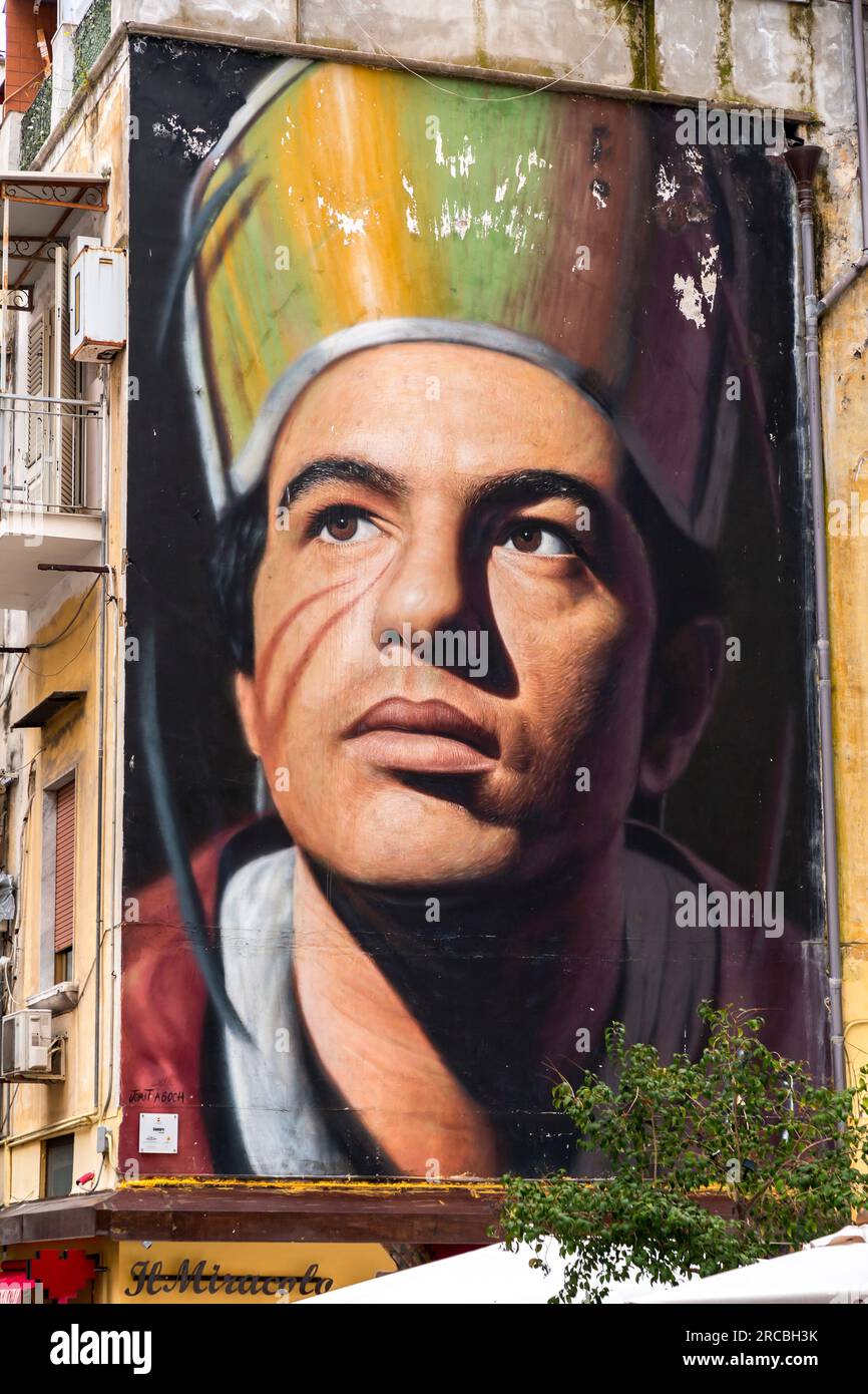 Napoli, Italia - 10 aprile 2022: Arte murale dell'artista olandese-napoletano Jorit Agoch, raffigurante San Gennaro, il santo patrono di Napoli come fabbrica Foto Stock