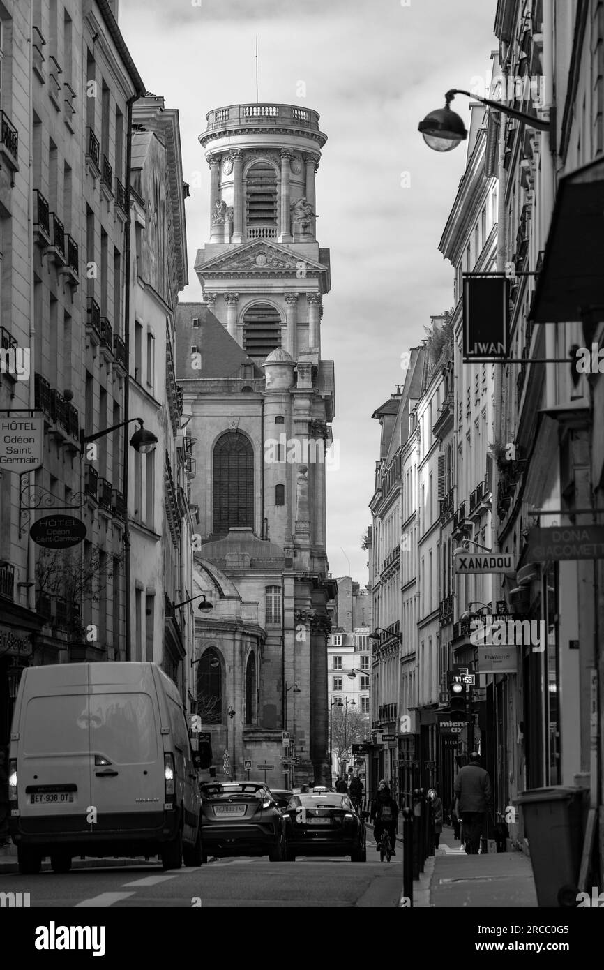 Parigi, Francia - 20 gennaio 2022: Chiesa cattolica di Sainte Etienne du Monde a Place Sainte-Genevieve, Parigi, Francia. Foto Stock