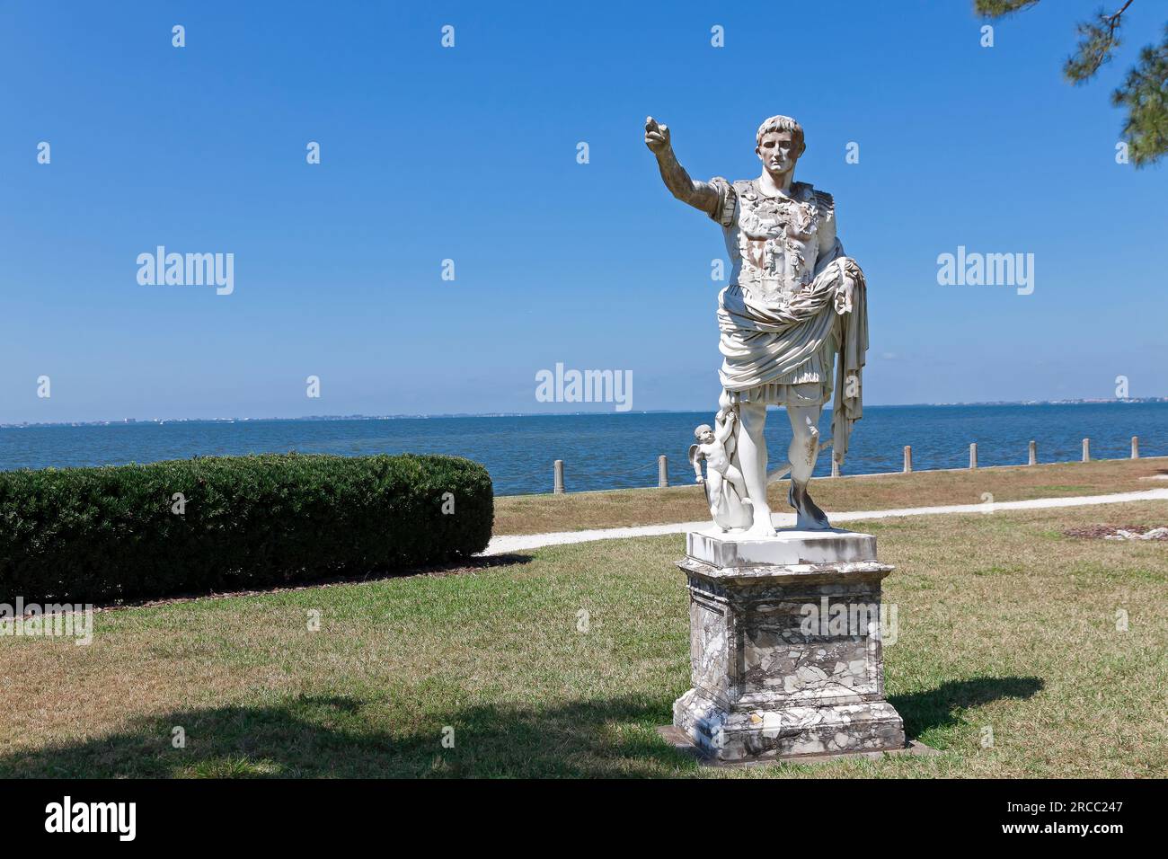 Statua di Gaio Giulio Cesare, imperatore romano, generale e uomo di stato nella tenuta di John and Mable Ringling a Sarasota, Florida, USA. Foto Stock