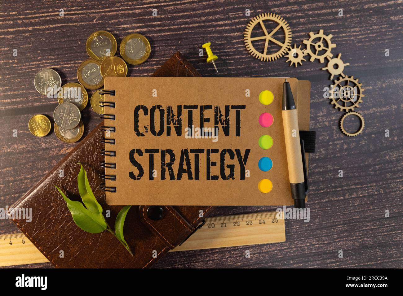 Il testo Consumer Insights su blocco note e calcolatrice. Foto Stock