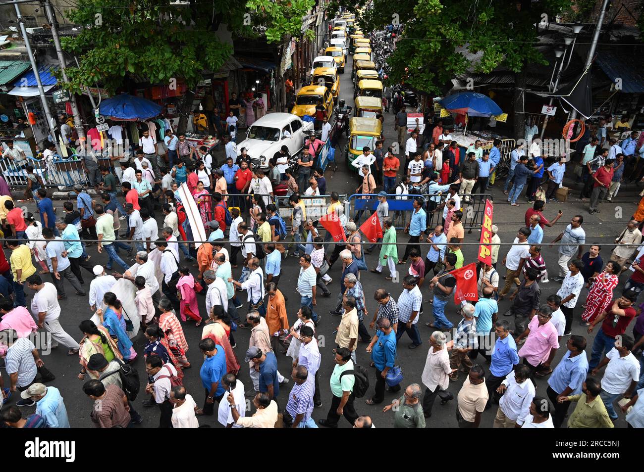 Kolkata, India. 13 luglio 2023. CALCUTTA, INDIA - 13 LUGLIO: Il fronte di sinistra, il Partito del Congresso, l'ISF con altri partiti alleati prendono parte a una manifestazione di protesta centrale contro la violenza e l'omicidio di persone durante le elezioni del Bengala Panchayet del 2023 e criticano il governo statale e la commissione elettorale statale ad Esplanade il 13 luglio 2023 a Calcutta, in India. (Foto di Samir Jana/Hindustan Times/Sipa USA) credito: SIPA USA/Alamy Live News Foto Stock