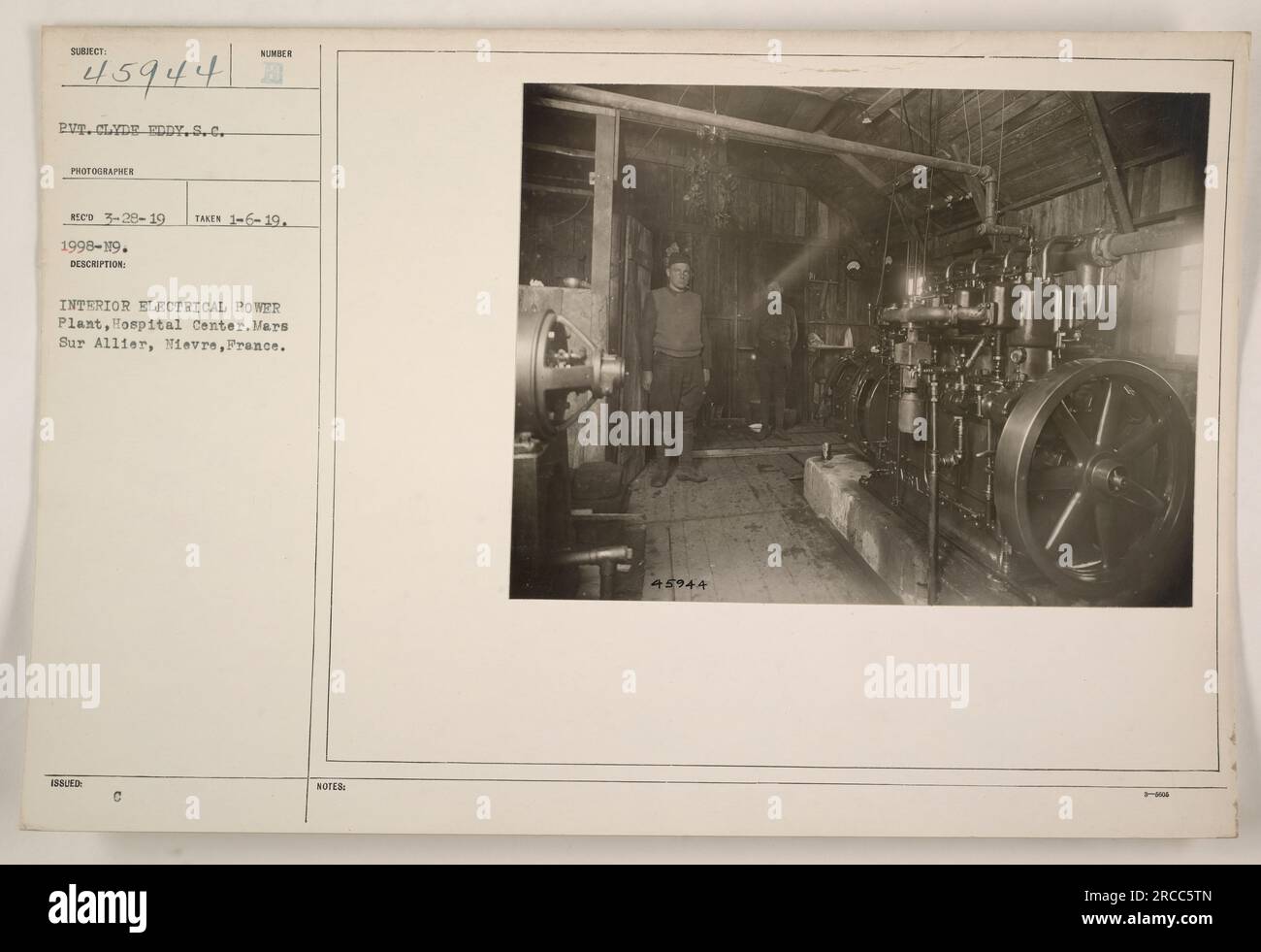 Vista interna della centrale elettrica situata presso il Centro ospedaliero di Mars sur Allier, Nievre, Francia. La foto è stata scattata dal soldato Clyde Eddy della S.C. Photography Unit il 6 gennaio 1919. Questa immagine fa parte della serie con il numero del soggetto 45944 ed è stata pubblicata ufficialmente nel 1998. Foto Stock