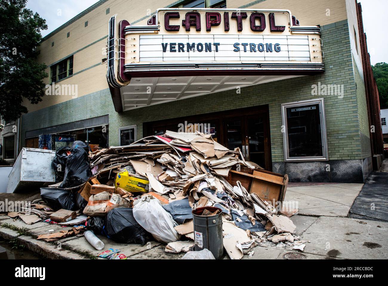 Montpelier, USA. 13 luglio 2023. Il Marquee of the Capitol Theatre di Montpelier, VT, USA, fu usato per radunare gli sforzi di pulizia dopo che le acque inondarono il Vermont centrale. Crediti: John Lazenby/Alamy Live NewsNews Foto Stock