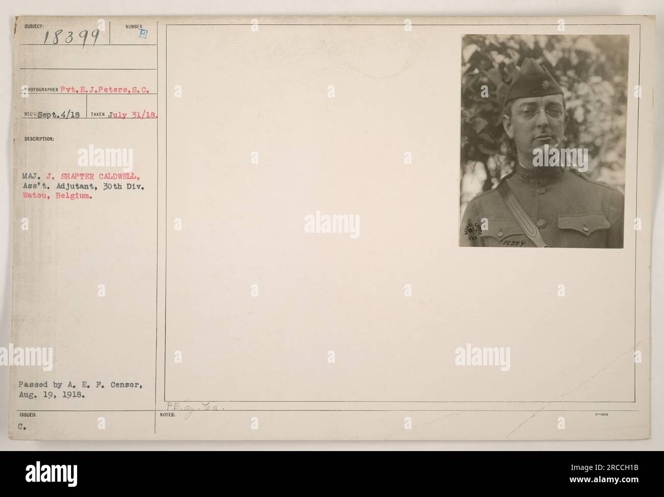 Didascalia: 'Major J. Shaviera Caldwell, Assistente aiutante della 30a Divisione, fotografato a Watou, Belgio il 31 luglio 1918. Questa immagine è il numero 18399 della serie ed è stata scattata da Pvt. E.J. Peters, S.C.. E' stato autorizzato dall'A.E.F. Censura il 19 agosto 1918." Foto Stock