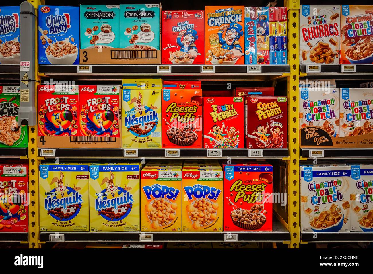 cereali per la colazione in un supermercato Foto Stock