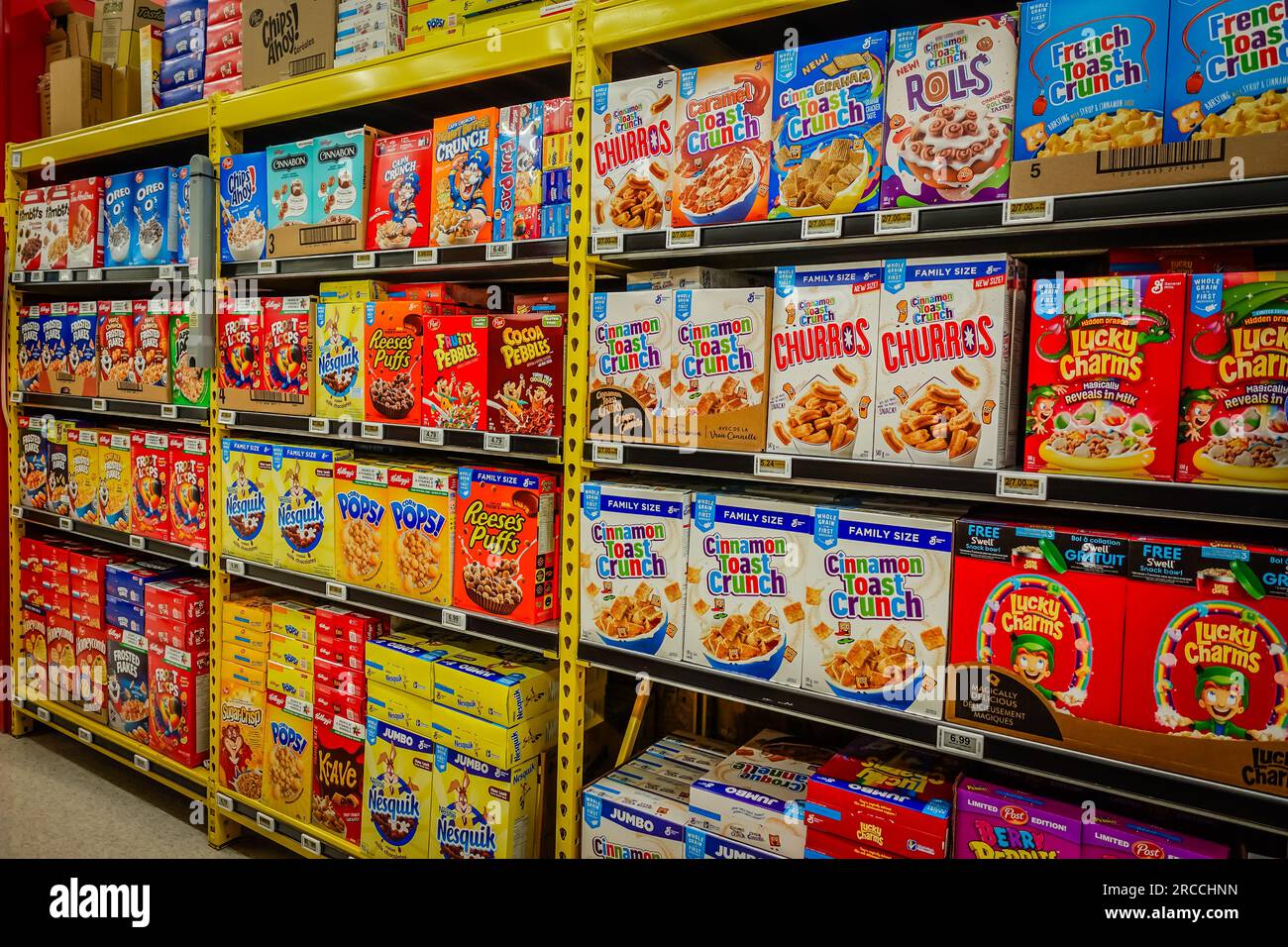 colazione con cereali all'interno del supermercato o del negozio di alimentari Foto Stock