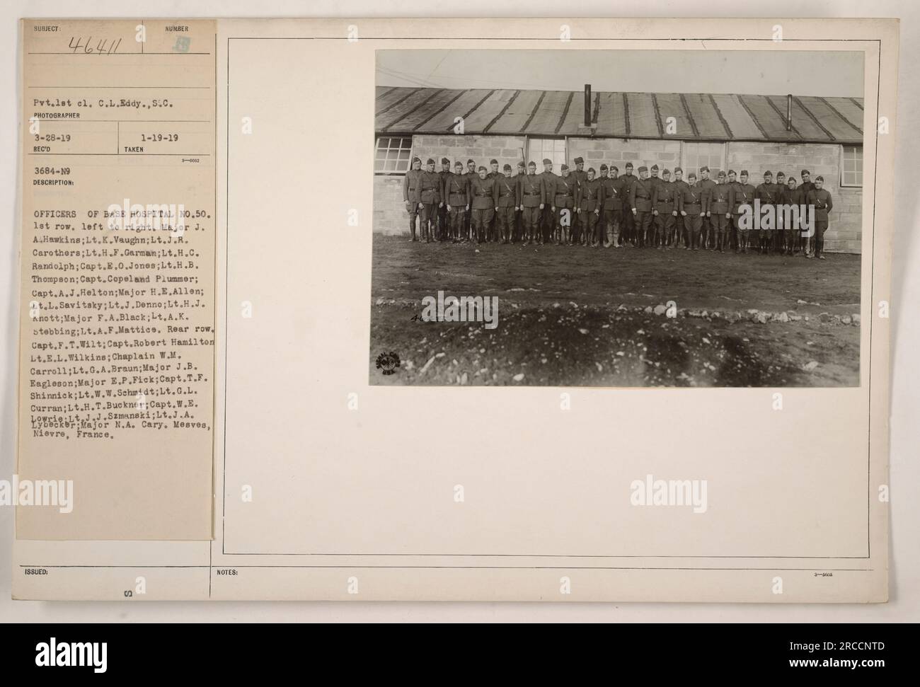 In questa immagine vengono catturati gli agenti del base Hospital n. 50. In prima fila, da sinistra a destra, ci sono il maggiore J. A. Hawkins, il tenente K. Vaughn, il tenente J. R. Carothers, il tenente H. F. Garman, il tenente H. C. Randolph, il capitano E. O. Jones, il tenente H. B. Thompson, il capitano Copeland Plummer, il capitano A. J. Helton, il maggiore H. E. Allen, il tenente L. Savitsky, Tenente J. Denne, tenente H. J. Knott, maggiore F. A. Black, tenente A. K. Stebbing, tenente A. F. Mattics. Nella fila posteriore abbiamo il capitano F. T. Wilt, il capitano Robert Hamilton, il tenente E. L. Wilkins, il cappellano W. M. Carroll, il tenente G. A. Braun, il maggiore J. B. Eagleson, il maggiore E. P. Fick, il capitano T. F. Shinnick, il tenente W. Foto Stock