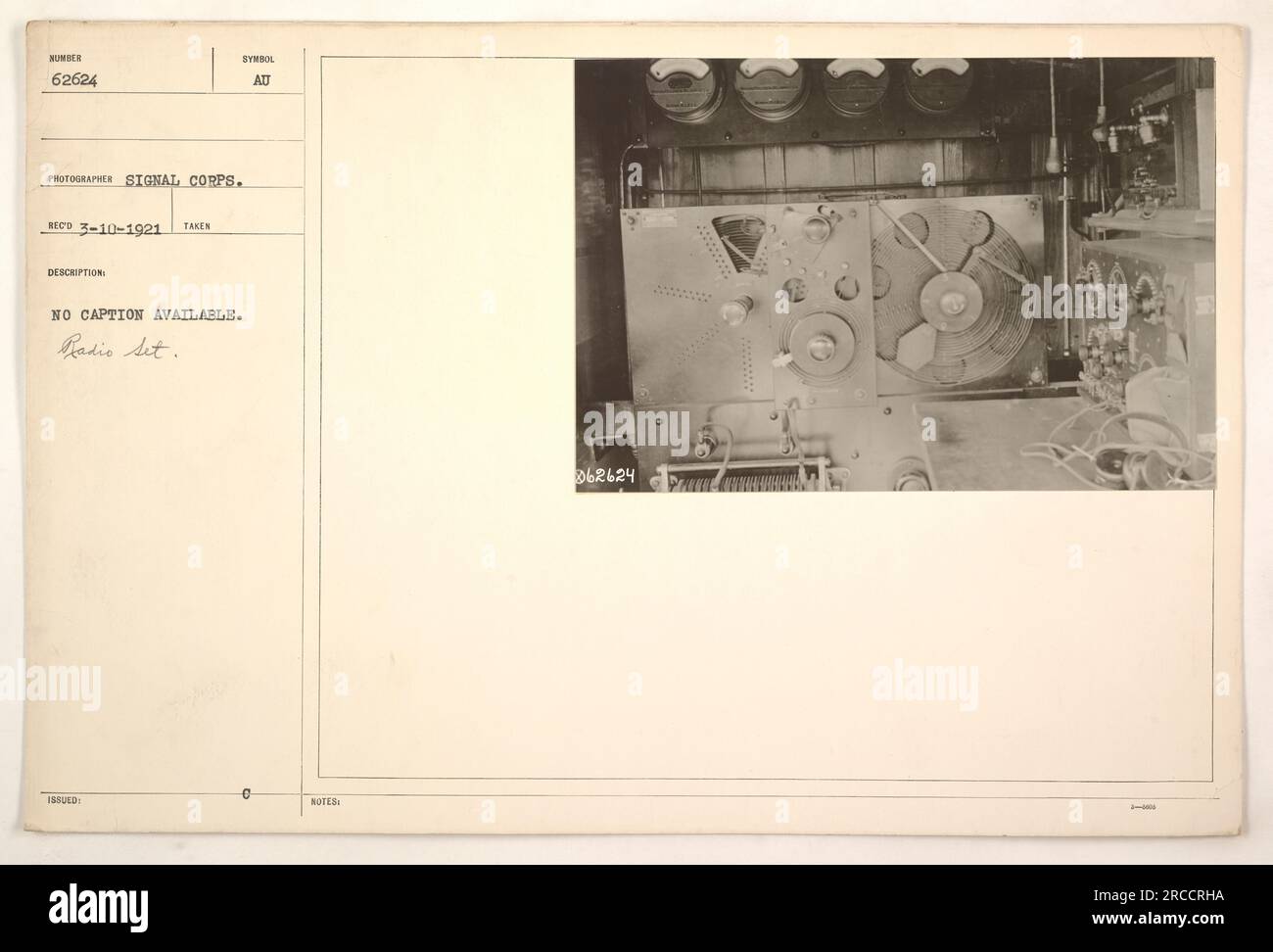 Una fotografia in bianco e nero che mostra un apparecchio radio, contrassegnato con IL NUMERO 62624. La fotografia è stata scattata dal Signal Corps durante la prima guerra mondiale, datata 10 marzo 1921. Non è disponibile alcuna didascalia per descrivere i dettagli specifici o lo scopo di questo apparecchio radio. Foto Stock