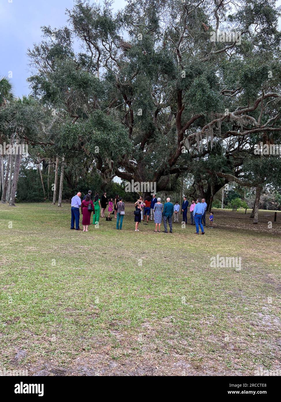 Jacksonville, Florida USA - 27 ottobre 2022: Una prova di matrimonio al Ribault Club presso il Timucuan Ecological National Park di Jacksonville, Florida Foto Stock