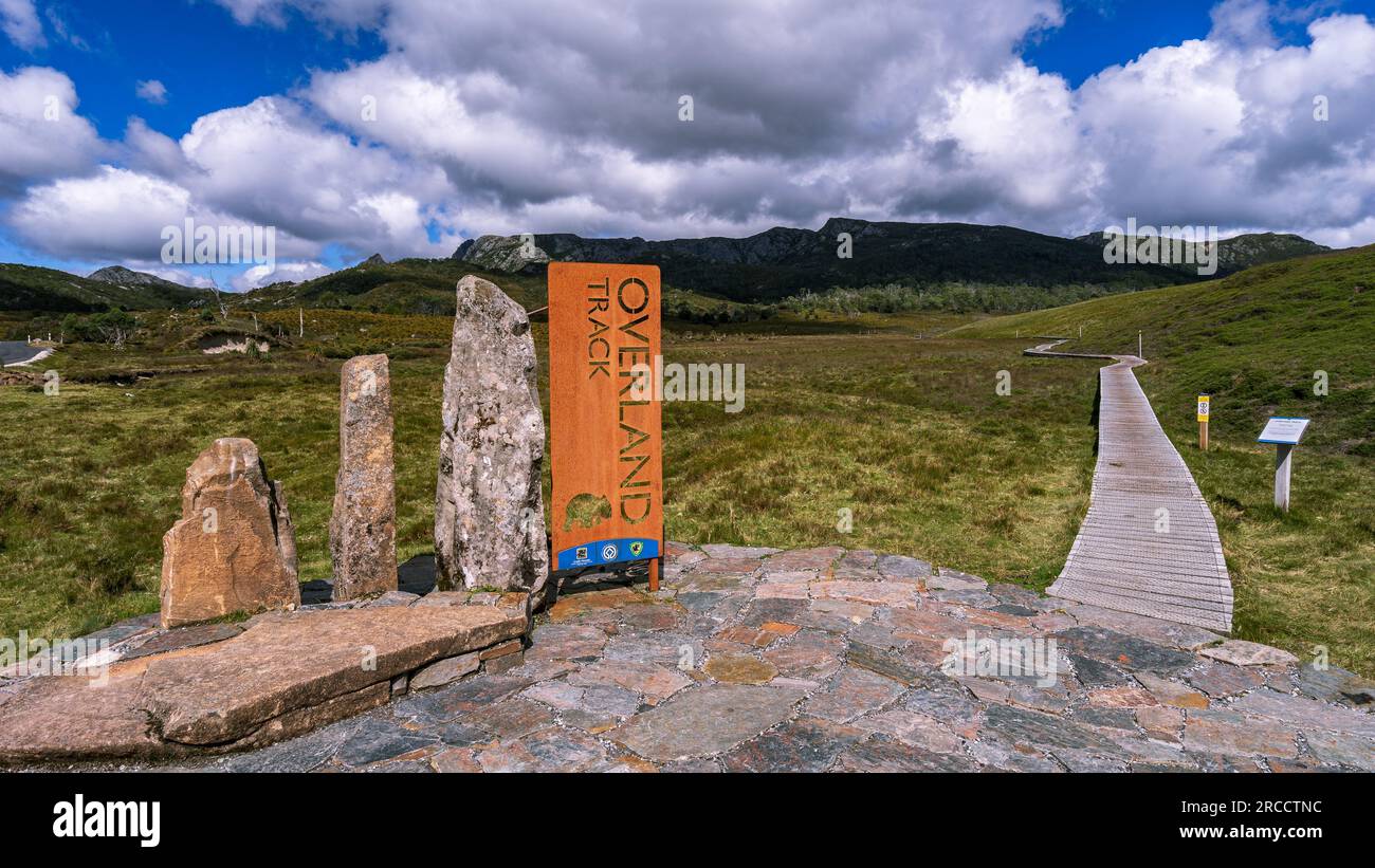 The Overland Track in Tasmania - una pista australiana per passeggiate nel Bush, che attraversa il Cradle Mountain-Lake St Clair National Park Foto Stock