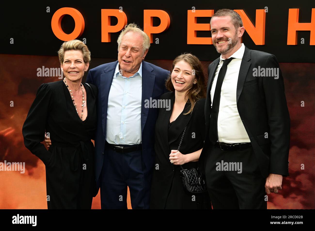 Londra, Regno Unito. 13 luglio 2023. Charles Roven e la sua famiglia frequentano Oppenheimer - UK Premiere presso ODEON Luxe, Leicester Square, Londra, Regno Unito. Credito: Vedere li/Picture Capital/Alamy Live News Foto Stock