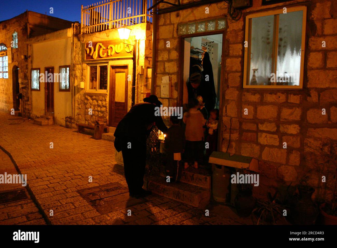 I vicoli stretti della città vecchia di Safed, nel nord di Israele Foto Stock