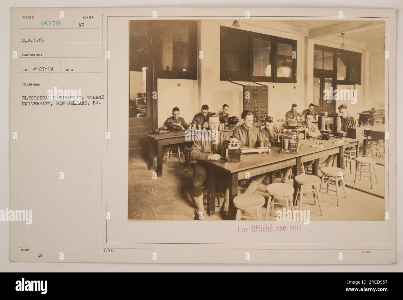 Un'immagine di un laboratorio elettrico alla Tulane University di New Orleans, Louisiana. La fotografia fa parte della collezione delle attività militari americane durante la prima guerra mondiale. La descrizione della fotografia indica che è esclusivamente per uso ufficiale. Foto Stock