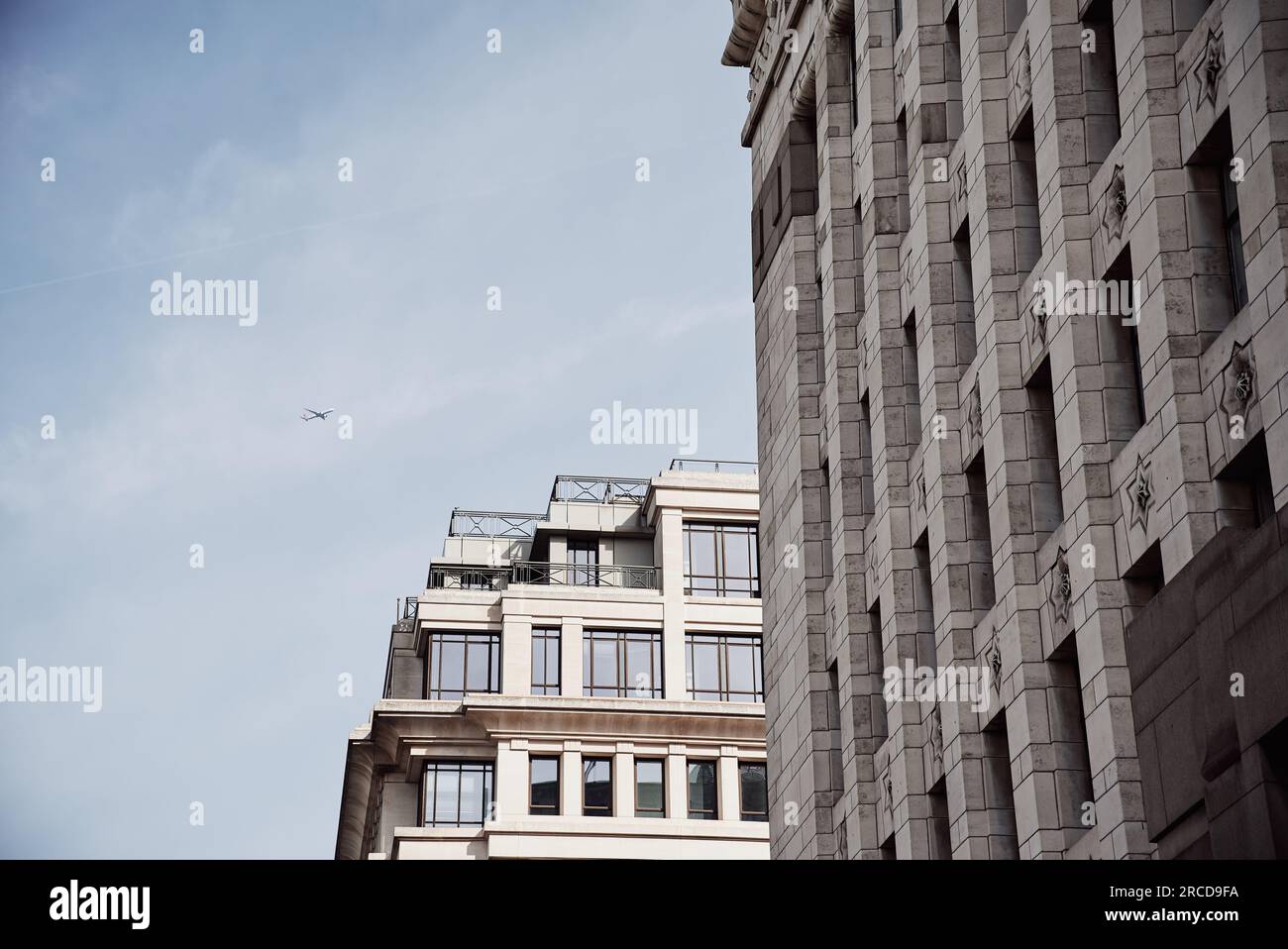 Aereo che sorvola gli edifici della città Foto Stock