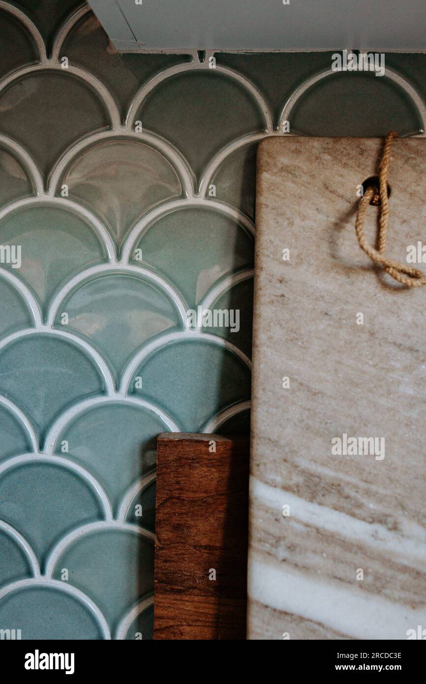 Vignette per pareti piastrellate da cucina con tagliere Foto Stock