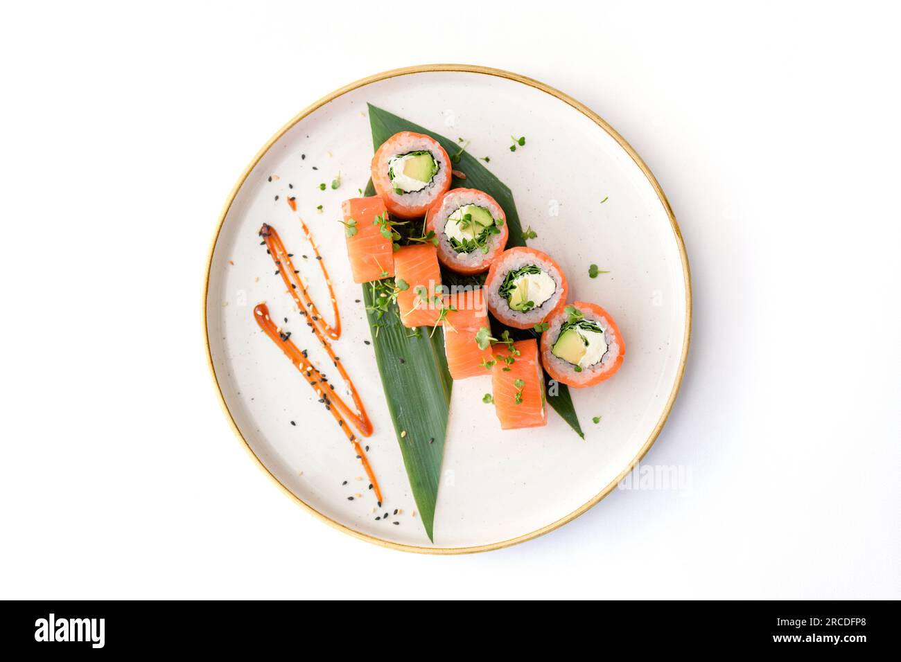 Set di Philadelphia Sushi Rolls con salmone e crema di formaggio isolato Foto Stock