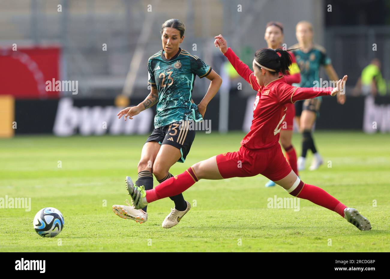 Offenbach, Deutschland. 24 giugno 2023. Firo : 24.06.2023 calcio calcio amichevole partita DFB nazionale femminile Germania - Vietnam duelli duello GER Sara Doorsoun credito: dpa/Alamy Live News Foto Stock