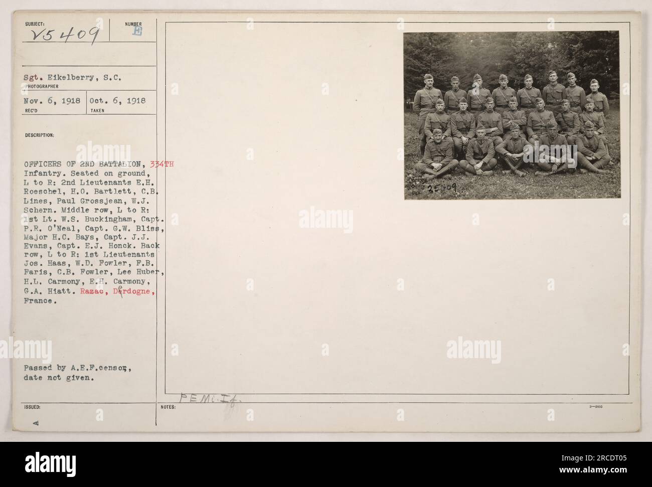 Ufficiali del 2nd Battalion, 334th Infantry, nella foto a Razac, in Francia. La foto include i 2° Luogotenenti E.H. Roeschel, H.O. Bartlett, C.B. Lines, Paul Grossjean, W.J. Schern; 1° tenente W.S. Buckingham; Captains P.R. O'Neal, G.W. Bliss, J.J. Evans, E.J. Honck; e i Luogotenenti Jos. Haas, W.D. Porter, F.B. Faris, C.B. Fowler, Lee Huber, H.L. Carmony, E.H. Carmony, G.A. Hiatt. Fotografia scattata il 6 ottobre 1918 e ricevuta il 6 novembre 1918. Foto Stock Ufficiali del 2nd Battalion, 334th Infantry, nella foto a Razac, in Francia. La foto include i 2° Luogotenenti E.H. Roeschel, H.O. Bartlett, C.B. Lines, Paul Grossjean, W.J. Schern; 1° tenente W.S. Buckingham; Captains P.R. O'Neal, G.W. Bliss, J.J. Evans, E.J. Honck; e i Luogotenenti Jos. Haas, W.D. Porter, F.B. Faris, C.B. Fowler, Lee Huber, H.L. Carmony, E.H. Carmony, G.A. Hiatt. Fotografia scattata il 6 ottobre 1918 e ricevuta il 6 novembre 1918. Foto Stock