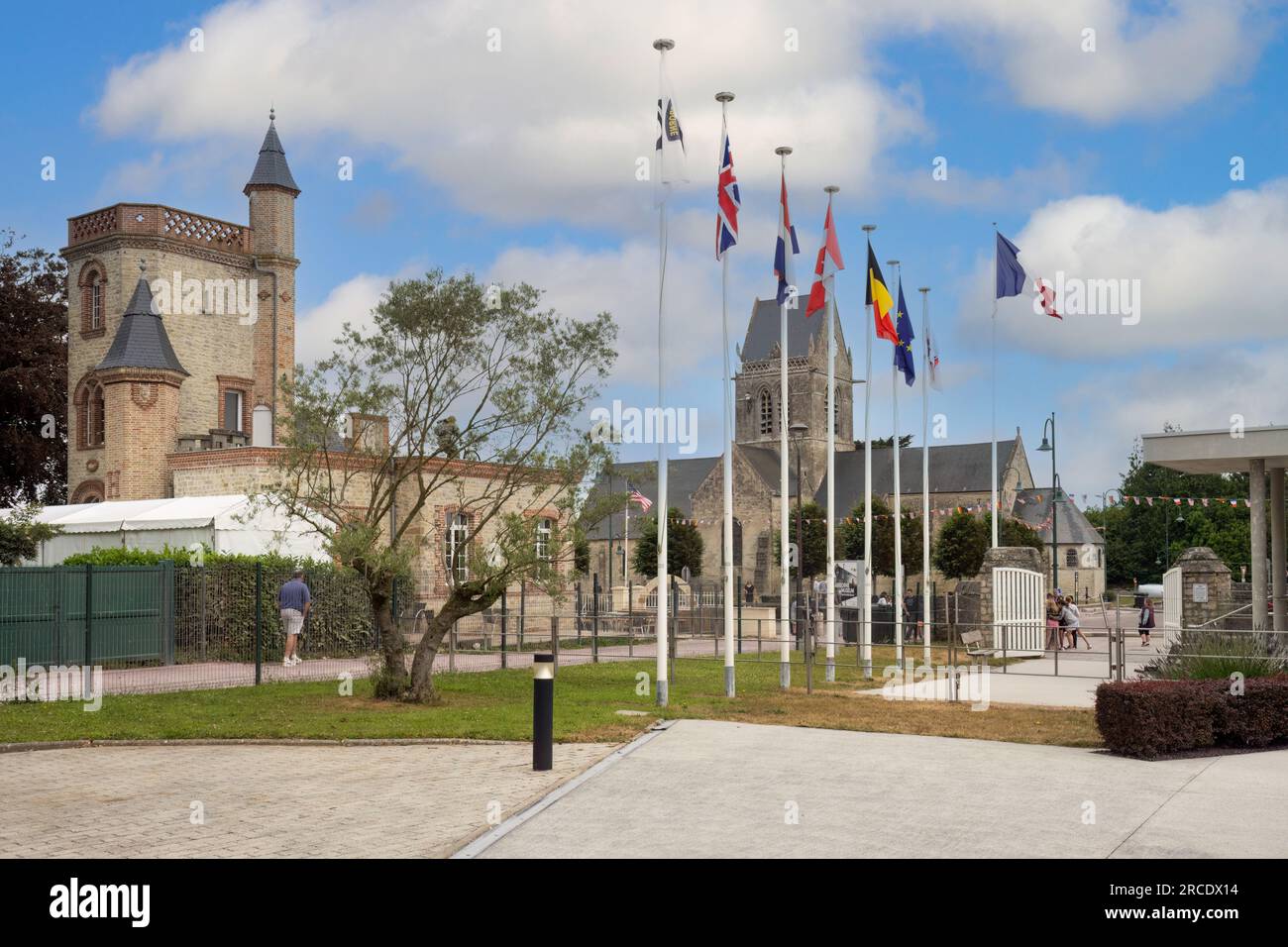 La liberazione dell'Europa dall'occupazione tedesca iniziò in modo spettacolare per gli abitanti di Sainte-Mère-Eglise. Foto Stock