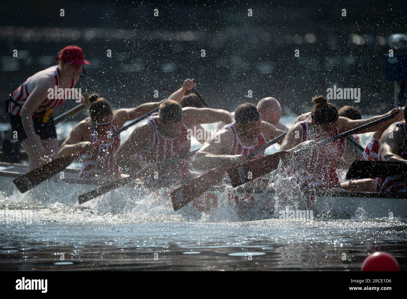 La barca dal Roter Drache Muelheim, azione, caratteristiche, motivi marginali, foto simbolica, Ultimo drago in barca mista, canoa parallela, gare di canoa il 9 luglio 2023 a Duisburg/Germania. La finale 2023 Reno-Ruhr dal 06,07 al 09.07.2023 Foto Stock