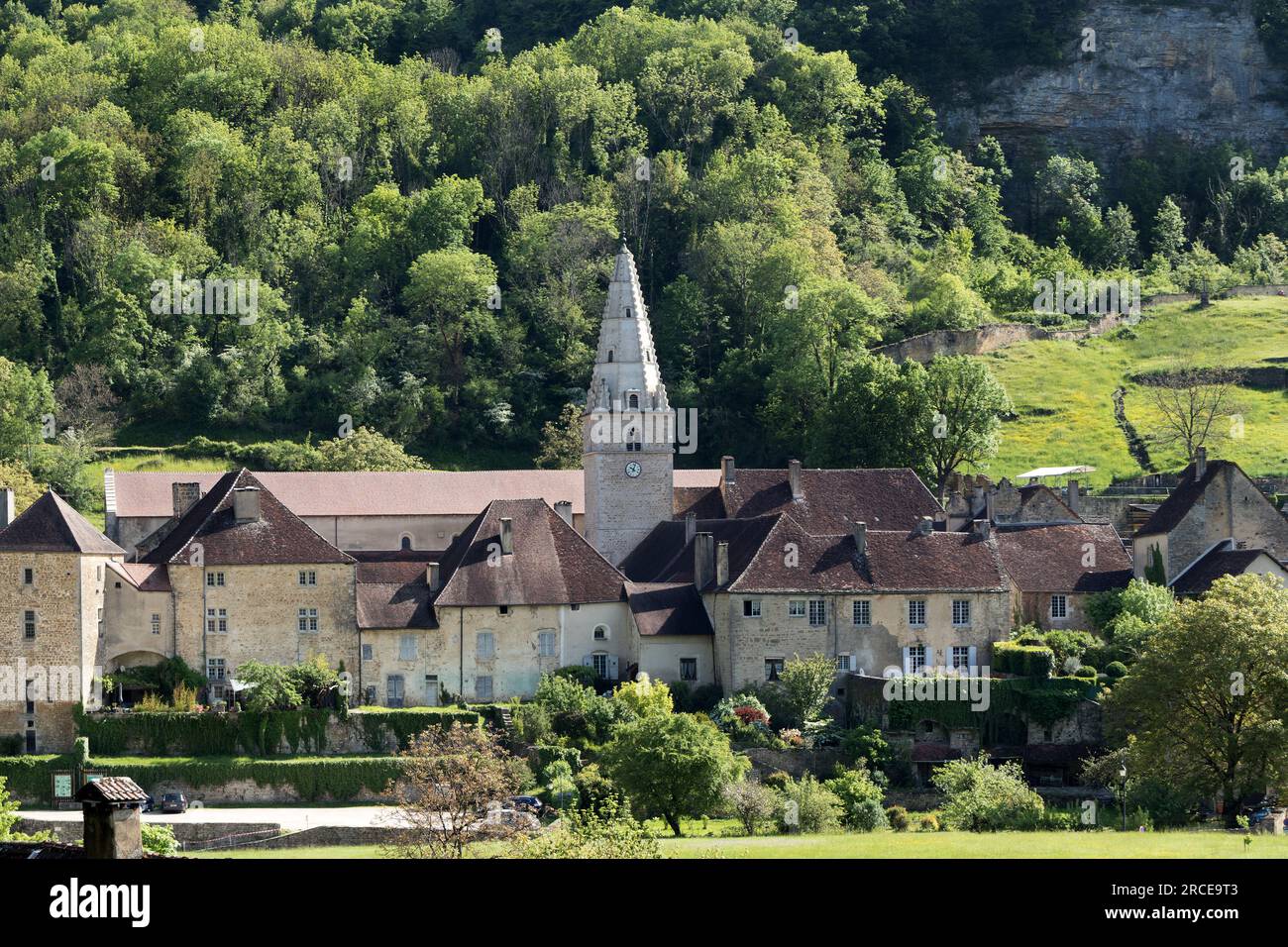 Il villaggio di Baume-les-Messieurs Jura, Bourgogne-Franche-Comté, Francia Foto Stock